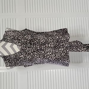 Ellen Tracy size 8 cream and brown animal print button down short sleeve shirt.